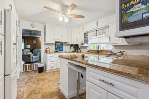 House in Orlando, Florida 5 bedrooms, 223.8 sq.m. № 1651705 - photo 6