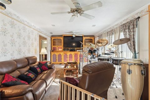 House in Orlando, Florida 5 bedrooms, 223.8 sq.m. № 1651705 - photo 4