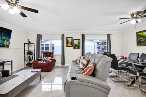 Villa ou maison à louer à Deerfield Beach, Floride: 2 chambres, 104.98 m2 № 2058339 - photo 2