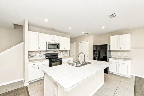 Villa ou maison à louer à Sun City Center, Floride: 4 chambres, 193.05 m2 № 2403524 - photo 6