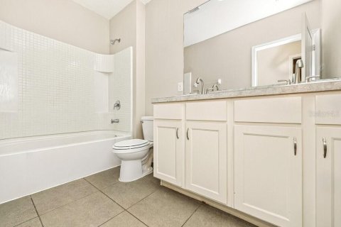 Villa ou maison à louer à Sun City Center, Floride: 4 chambres, 193.05 m2 № 2403524 - photo 16