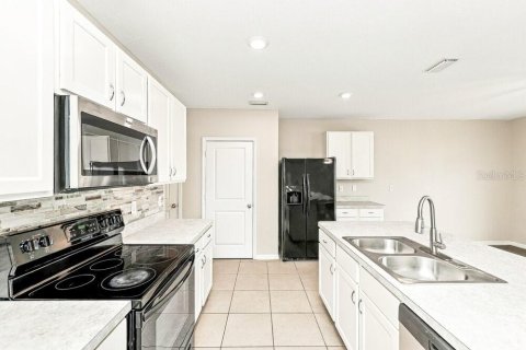 Villa ou maison à louer à Sun City Center, Floride: 4 chambres, 193.05 m2 № 2403524 - photo 7