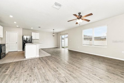 Villa ou maison à louer à Sun City Center, Floride: 4 chambres, 193.05 m2 № 2403524 - photo 4