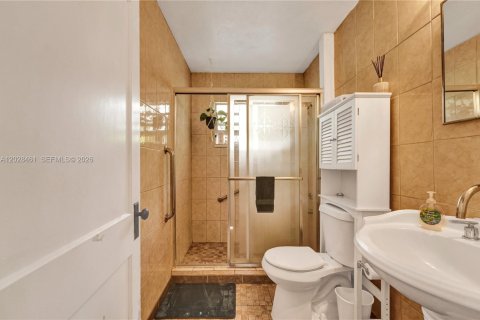 Купить виллу или дом в Майами, Флорида 2 спальни, 78.04м2, № 2154900 - фото 11