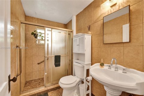 Купить виллу или дом в Майами, Флорида 2 спальни, 78.04м2, № 2154900 - фото 12