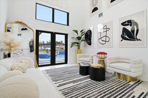 House in Miami, Florida 4 bedrooms, 216.28 sq.m. № 2055867 - photo 8