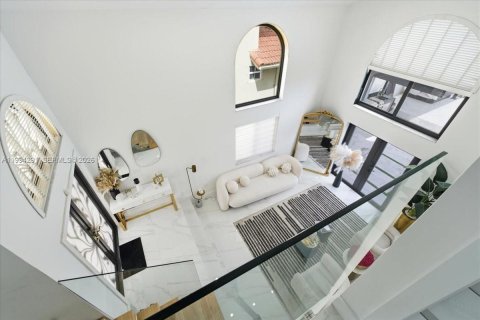 House in Miami, Florida 4 bedrooms, 216.28 sq.m. № 2055867 - photo 20