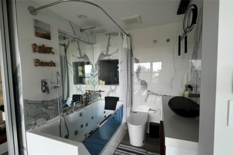Appartement à louer à Hillsboro Beach, Floride: 2 chambres, 92.9 m2 № 2242692 - photo 13