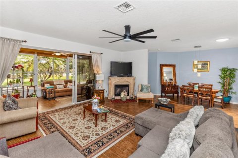 Casa en venta en Tavares, Florida, 3 dormitorios, 176.7 m2 № 2237987 - foto 13