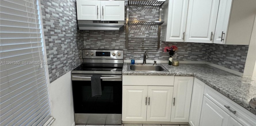 Кондоминиум с 1 спальней в Тамарак, Флорида № 2066109