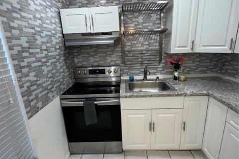 Снять в аренду кондоминиум в Тамарак, Флорида 1 спальня, 61.32м2, № 2066109 - фото 22