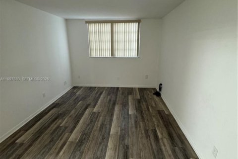 Снять в аренду кондоминиум в Тамарак, Флорида 1 спальня, 61.32м2, № 2066109 - фото 19