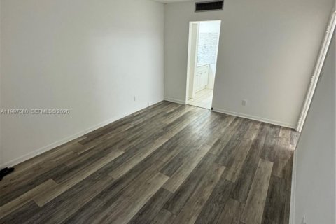 Снять в аренду кондоминиум в Тамарак, Флорида 1 спальня, 61.32м2, № 2066109 - фото 18