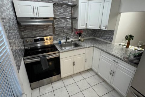 Снять в аренду кондоминиум в Тамарак, Флорида 1 спальня, 61.32м2, № 2066109 - фото 6