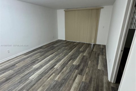 Снять в аренду кондоминиум в Тамарак, Флорида 1 спальня, 61.32м2, № 2066109 - фото 20