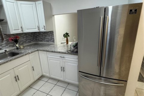 Снять в аренду кондоминиум в Тамарак, Флорида 1 спальня, 61.32м2, № 2066109 - фото 21