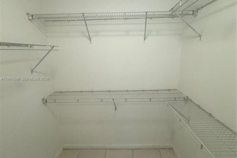 Снять в аренду кондоминиум в Тамарак, Флорида 1 спальня, 61.32м2, № 2066109 - фото 25