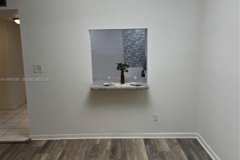 Снять в аренду кондоминиум в Тамарак, Флорида 1 спальня, 61.32м2, № 2066109 - фото 23