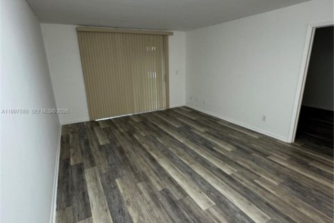 Снять в аренду кондоминиум в Тамарак, Флорида 1 спальня, 61.32м2, № 2066109 - фото 27