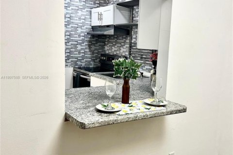 Снять в аренду кондоминиум в Тамарак, Флорида 1 спальня, 61.32м2, № 2066109 - фото 5