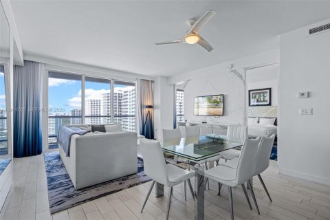Condominio en venta en Fort Lauderdale, Florida, 2 dormitorios, 109.25 m2 № 2024542 - foto 10