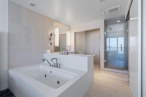 Condominio en venta en Fort Lauderdale, Florida, 2 dormitorios, 109.25 m2 № 2024542 - foto 25