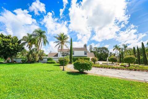 House in Lake Worth, Florida 4 bedrooms, 300.17 sq.m. № 2147369 - photo 2