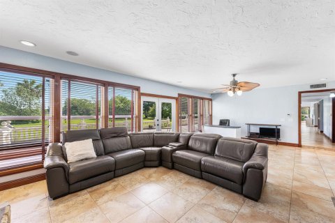 House in Lake Worth, Florida 4 bedrooms, 300.17 sq.m. № 2147369 - photo 14