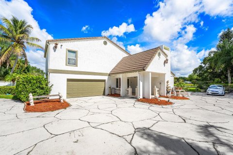 House in Lake Worth, Florida 4 bedrooms, 300.17 sq.m. № 2147369 - photo 5