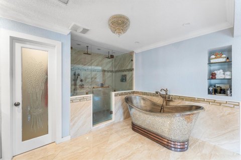 House in Lake Worth, Florida 4 bedrooms, 300.17 sq.m. № 2147369 - photo 28