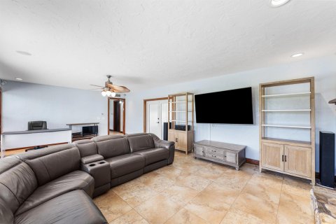 House in Lake Worth, Florida 4 bedrooms, 300.17 sq.m. № 2147369 - photo 15