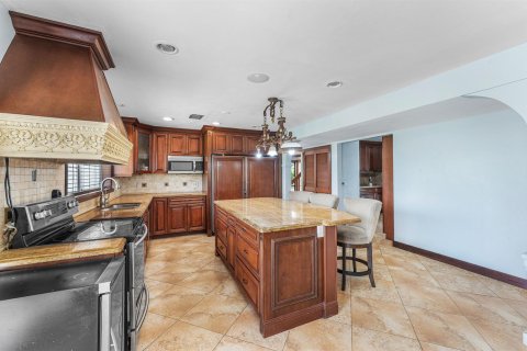 House in Lake Worth, Florida 4 bedrooms, 300.17 sq.m. № 2147369 - photo 16