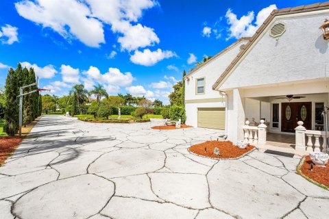 House in Lake Worth, Florida 4 bedrooms, 300.17 sq.m. № 2147369 - photo 7