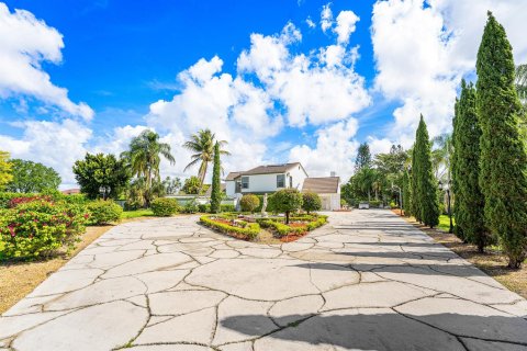 Villa ou maison à Lake Worth, Floride 4 chambres, 300.17 m2 № 2147369