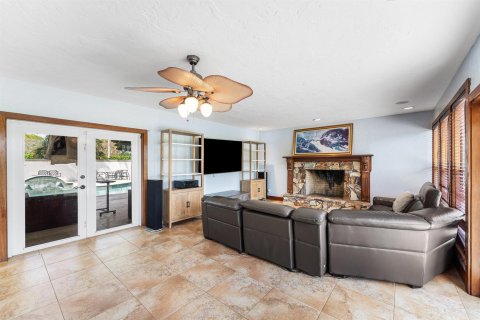 House in Lake Worth, Florida 4 bedrooms, 300.17 sq.m. № 2147369 - photo 13