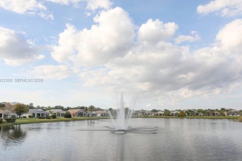 House in Port St. Lucie, Florida 3 bedrooms, 156.45 sq.m. № 1984108 - photo 19