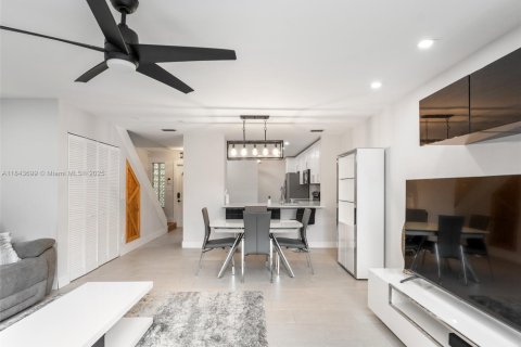 Condominio en venta en Fort Lauderdale, Florida, 2 dormitorios, 116.13 m2 № 1839269 - foto 2