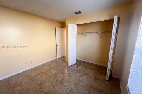 Villa ou maison à louer à Greenacres, Floride: 2 chambres, 103.12 m2 № 2076431 - photo 9
