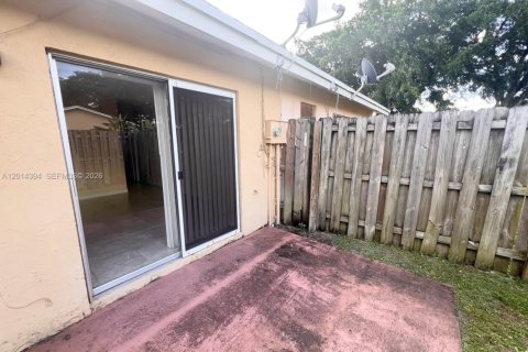 Villa ou maison à louer à Greenacres, Floride: 2 chambres, 103.12 m2 № 2076431 - photo 12