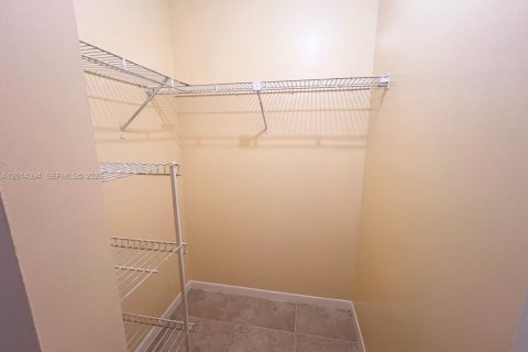 Villa ou maison à louer à Greenacres, Floride: 2 chambres, 103.12 m2 № 2076431 - photo 7
