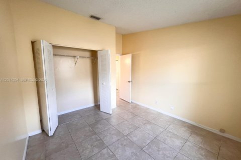 Villa ou maison à louer à Greenacres, Floride: 2 chambres, 103.12 m2 № 2076431 - photo 5