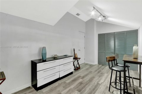 Casa en alquiler en Miami, Florida, 2 dormitorios, 133.97 m2 № 1991825 - foto 7