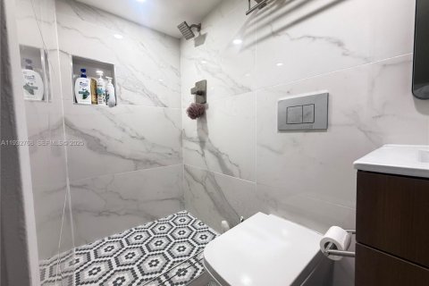 Casa en alquiler en Miami, Florida, 2 dormitorios, 133.97 m2 № 1991825 - foto 9