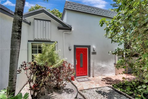 Casa en alquiler en Miami, Florida, 2 dormitorios, 133.97 m2 № 1991825 - foto 2