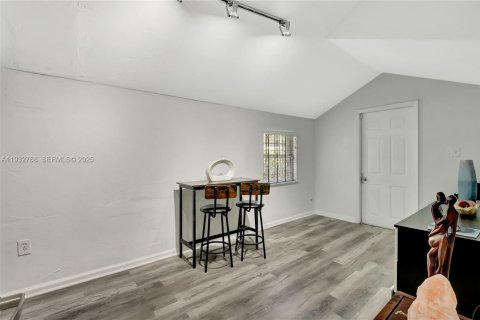 Casa en alquiler en Miami, Florida, 2 dormitorios, 133.97 m2 № 1991825 - foto 6