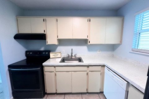 Condominio en alquiler en Land O' Lakes, Florida, 2 dormitorios, 95.88 m2 № 1903359 - foto 3