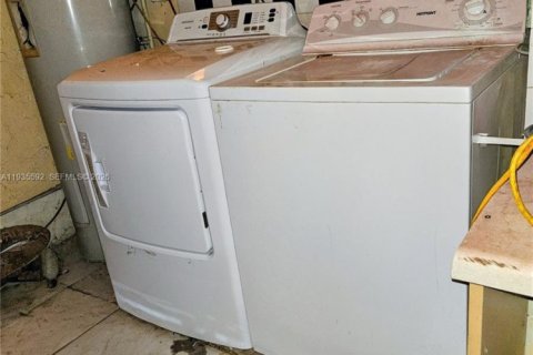 Снять в аренду виллу или дом в Норт-Лодердейл, Флорида 3 спальни, 106.93м2, № 1993710 - фото 13