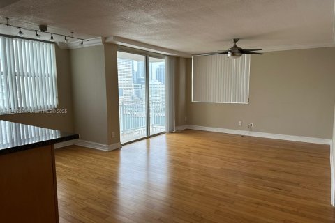 Condo in Miami, Florida, 2 bedrooms  № 1888850 - photo 5