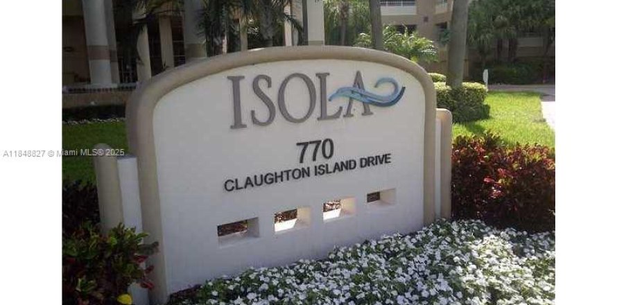 Condo in Miami, Florida, 2 bedrooms № 1888850