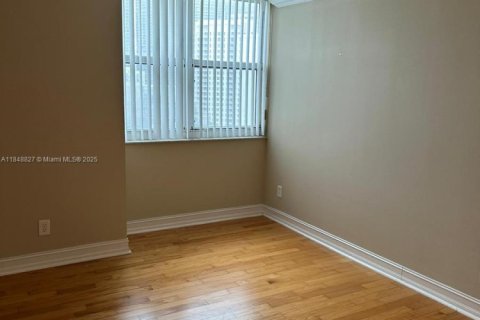 Condo in Miami, Florida, 2 bedrooms  № 1888850 - photo 8